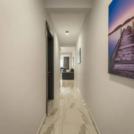 New - Only Unit 5 Modern 2-bedroom With Common Heated Jacuzzi By Sf Homes Appartement *