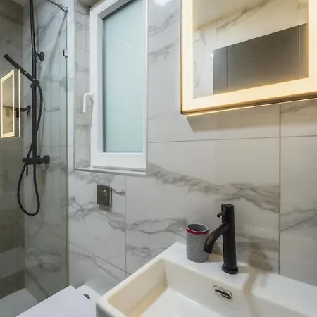 Apartment New - Only Unit 5 Modern 2-bedroom With Common Heated Jacuzzi By Sf Homes San Ġiljan
