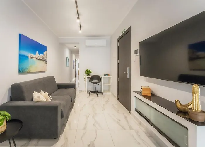 New - Only Unit 5 Modern 2-bedroom With Common Heated Jacuzzi By Sf Homes