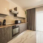 New - Only Unit 5 Modern 2-bedroom With Common Heated Jacuzzi By Sf Homes