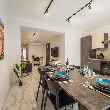 New - Only Unit 5 Modern 2-bedroom With Common Heated Jacuzzi By Sf Homes