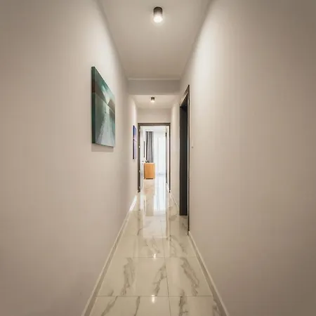 New - Only Unit 5 Modern 2-bedroom With Common Heated Jacuzzi By Sf Homes *