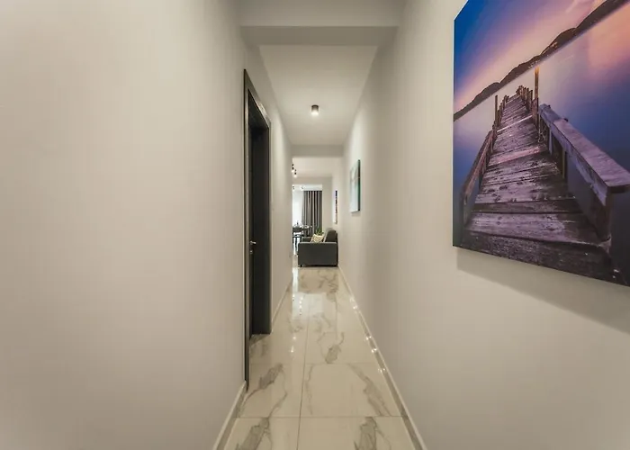 New - Only Unit 5 Modern 2-bedroom With Common Heated Jacuzzi By Sf Homes Apartman *