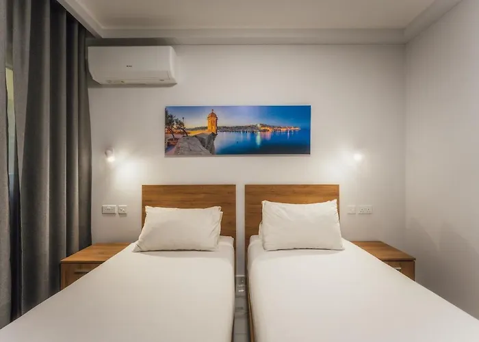 Apartman New - Only Unit 5 Modern 2-bedroom With Common Heated Jacuzzi By Sf Homes *